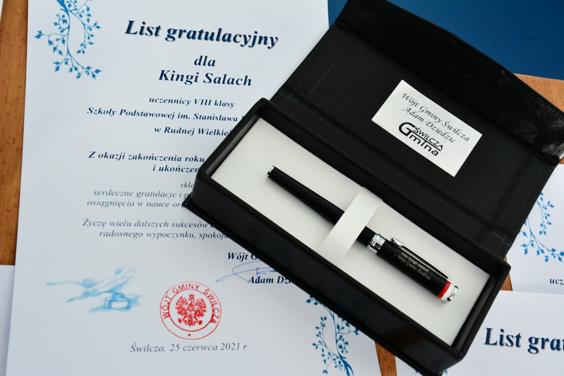 List gratulacyjny i pióro - nagroda za osiągnięcia w nauce