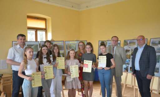 Zdjęcie grupowe laureatów konkursu