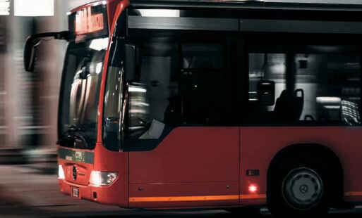Jadący autobus