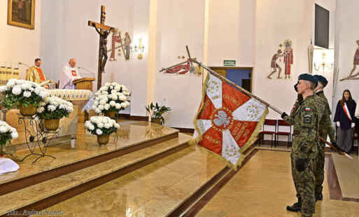 Sztandar w kościele