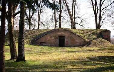 wyr&oacute;żnienie_Gustaw_Juszczyk_Pozostalosci_fortyfikacji_bastionowych_3_ZS_Nowa_Wieś