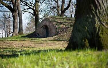 wyr&oacute;żnienie_Gustaw_Juszczyk_Pozostalosci_fortyfikacji._bastionowych_1_ZS_Nowa_Wieś