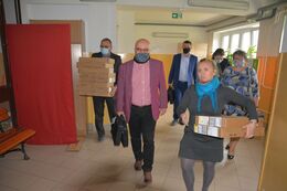 2020-05-28_przekazadnie_laptopow - zdjęcie nr 1