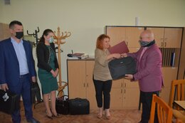 2020-05-28_przekazadnie_laptopow - zdjęcie nr 1