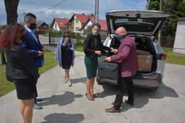 2020-05-28_przekazadnie_laptopow - zdjęcie nr 1