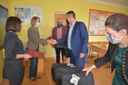 2020-05-28_przekazadnie_laptopow - zdjęcie nr 1