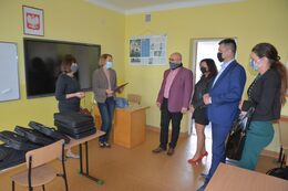 2020-05-28_przekazadnie_laptopow - zdjęcie nr 1