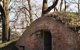 wyr&oacute;żnienie_Gustaw_Juszczyk_Pozostalosci_fortyfikacji_bastionowych_5_ZS_Nowa_Wieś