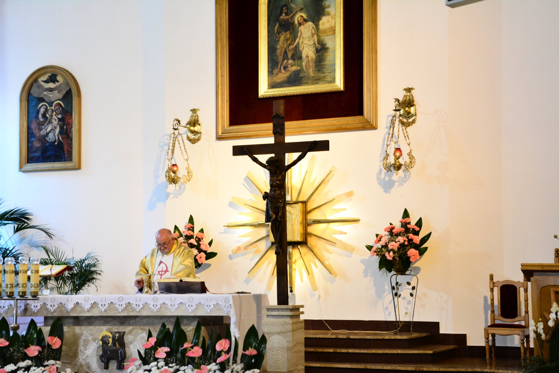 Ołtarz w kościele