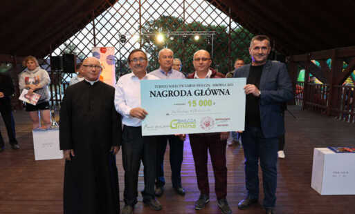 Zdjęcie grupowe z bonem 15000 zł jako nagroda główna