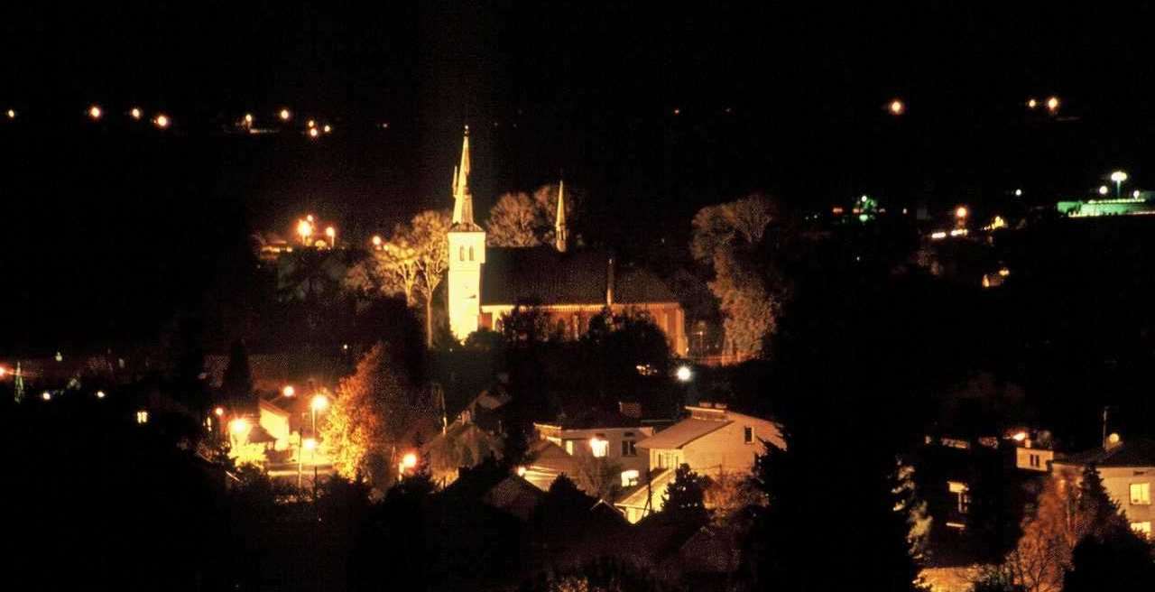 Kościół z Trzciany w nocy